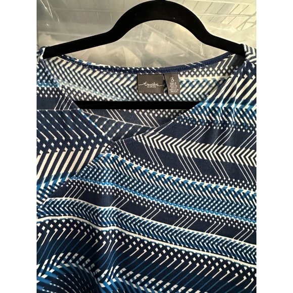 Travelers by Chico’s size 3(XL) blue print asymmetrical neckline and hem top - Picture 4 of 7